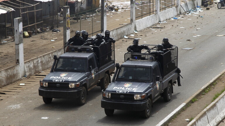 بالفيدو والصور : انقلاب عسكري في غينيا وأنباء عن اعتقال الرئيس
