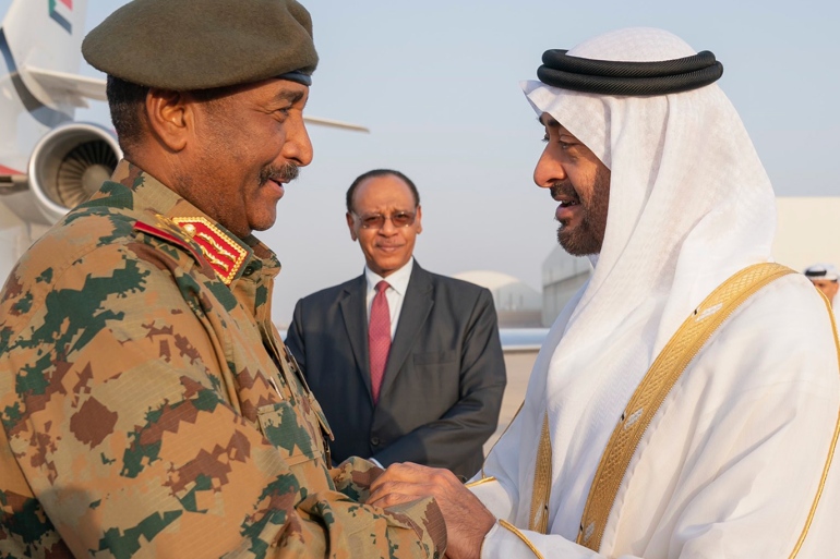 تقرير لـ"بلومبيرغ" يكشف الامارات تسعى لتسوية الأزمة في السودان وعودة حمدوك للسلطة