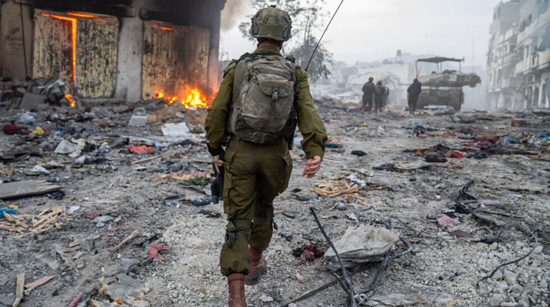 التايمز: حماس لاتزال تقف على قدميها وتوقع الخسائر في صفوف قوات الإحتلال