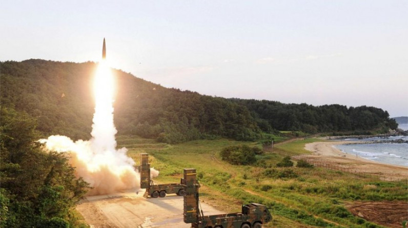 الجيش الكوري الجنوبي يختبر إطلاق صواريخ أرضية وبحرية وجوية ردا على بيونغ يانغ