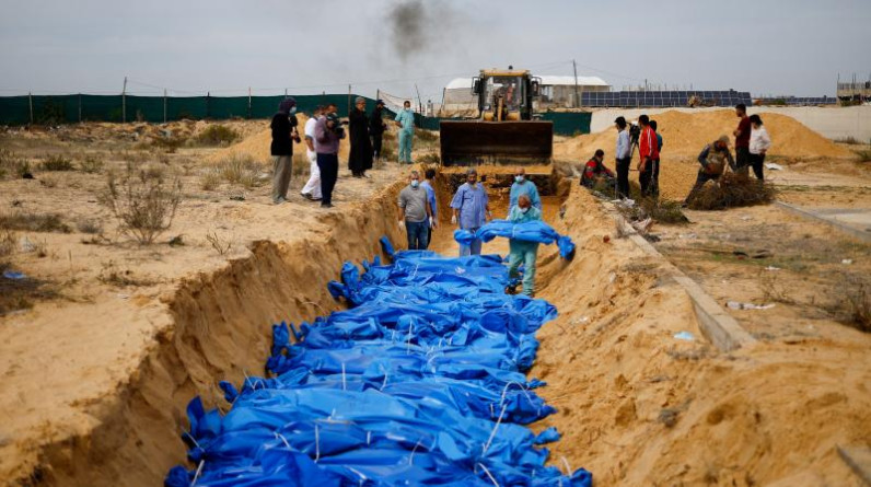 البرلمان العربي يطالب بفتح تحقيق دولي في المقابر الجماعية في غزة