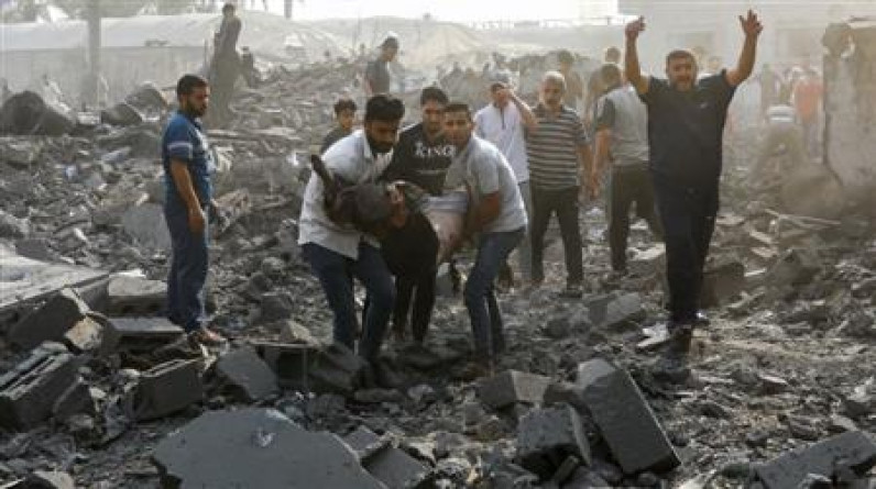 غزة: الاحتلال ارتكب مجزرة بقصف مدرسة تأوي عشرات النازحين بالنصيرات