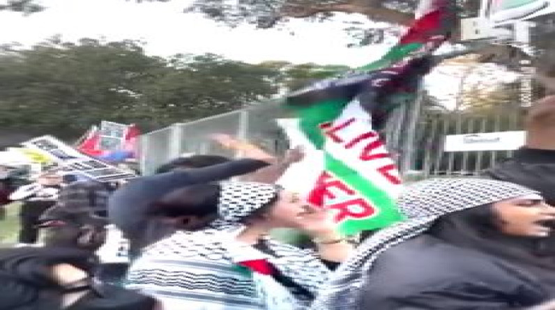 بالفيديو.. متظاهرون يعطلون حفل لـ بايدن في لوس أنجلوس: أوقفوا إطلاق النار في غزة