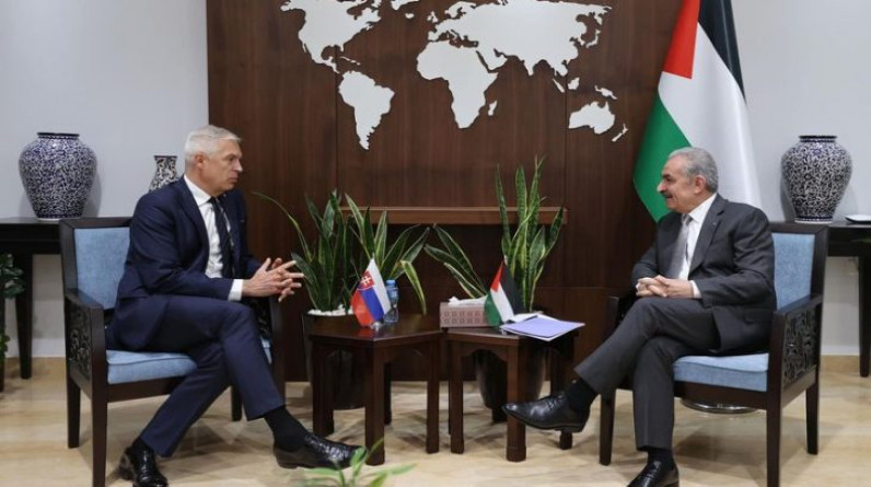 رئيس الوزراء الفلسطيني ووزير خارجية سلوفاكيا يبحثان الملف السياسي