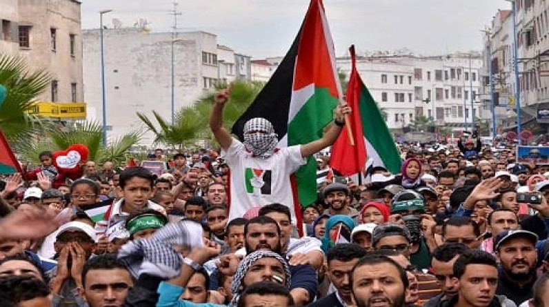 صحيفة باكستانية: التعاطف مع الفلسطينيين يتزايد!
