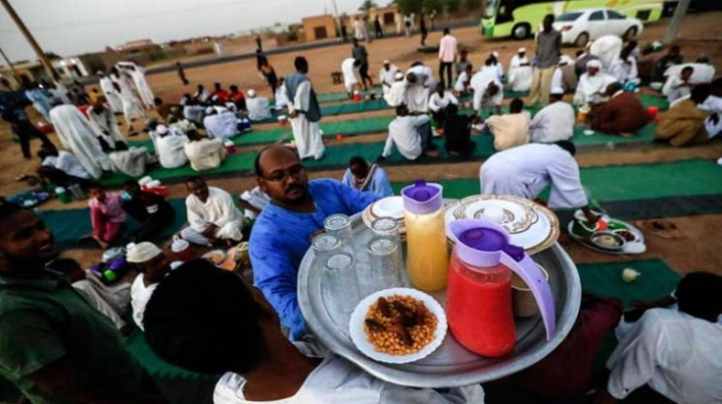 إيكونوميست: رمضان يفقد البهجة في السودان