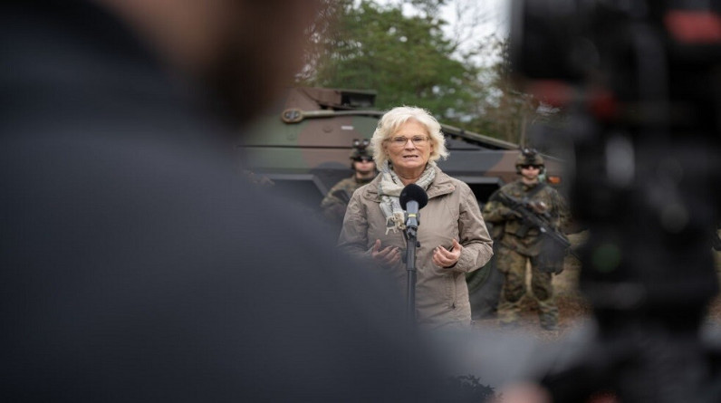 وزيرة الدفاع الألمانية: لم يبق لدى جيشنا أسلحة نقدمها لكييف