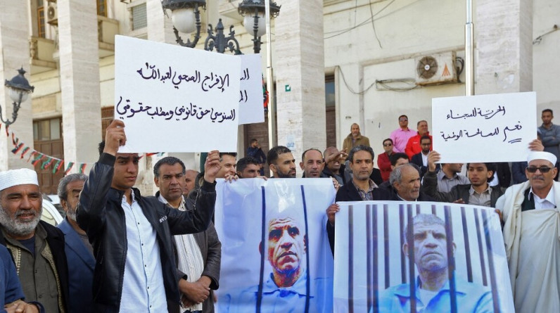 ليبيا.. قبيلة "المقارحة" تهدد بالتصعيد اذا لم يكشف عن مصير رئيس الاستخبارات في عهد القذافي