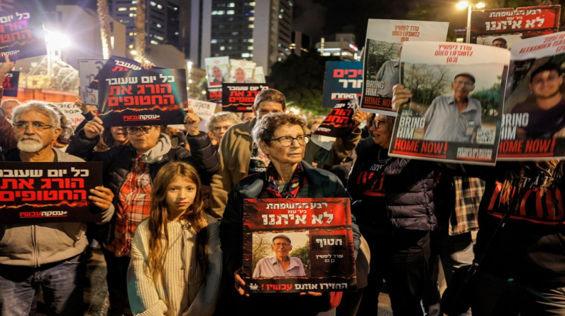 عائلات الأسرى الإسرائيليين:نتنياهو تخلى عن 120 أسيرا