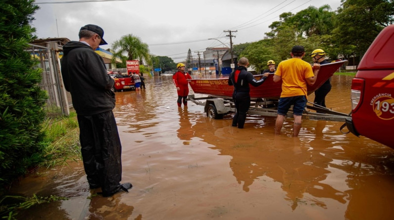 فرانس برس: 57 قتيلا و70 ألف تركوا منازلهم بسبب الفيضانات المدمرة بالبرازيل