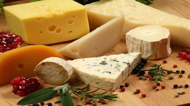 دراسة: تناول الجبن يجعلنا سعداء ويعزز الشيخوخة الصحية