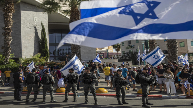 صحيفة «ذا ميديا لاين»: العرب الإسرائيليون ما بين الهوية والتكامل