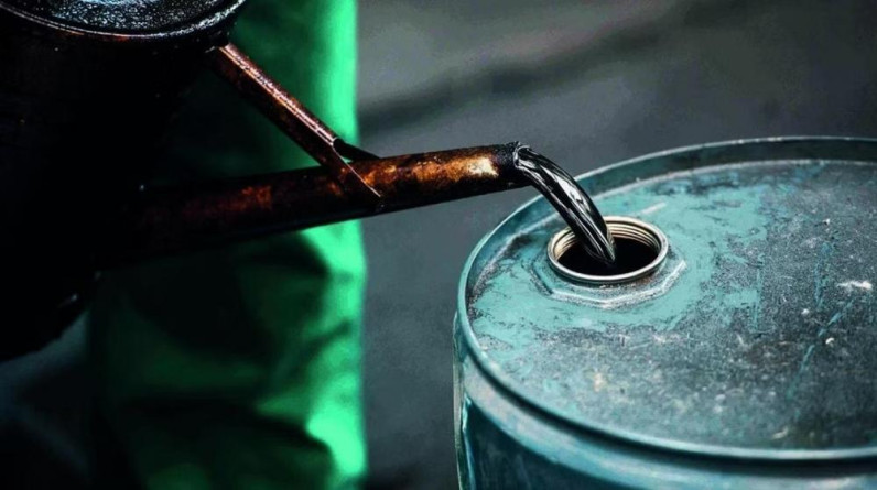 ضعف الاقتصاد سيلقي بثقله على أسعار النفط العام المقبل