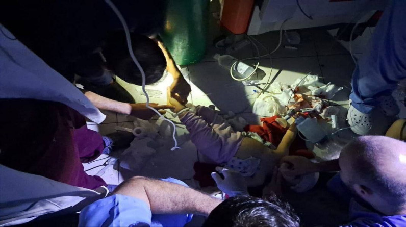 المستشفى الإندونيسي بـ غزة يواصل استقبال الإصابات رغم انقطاع الكهرباء (صور)