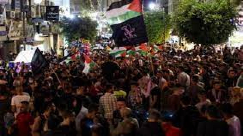 مسيرة في رام الله دعما لقطاع غزة