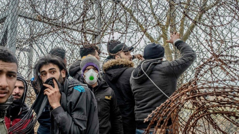 تجمدوا من البرد.. تركيا تعلن وفاة 12 مهاجرا عند حدود اليونان وتحمل أثينا المسؤولية