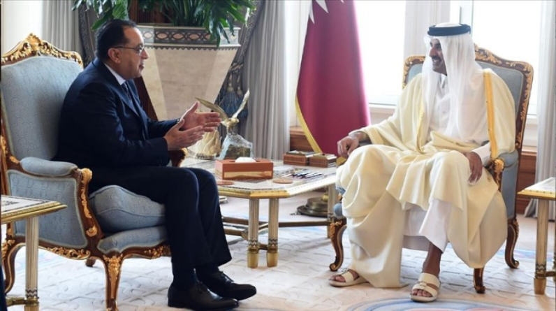 أمير قطر يستقبل رئيس وزراء مصر ويبحث معه تعزيز التعاون الثنائي