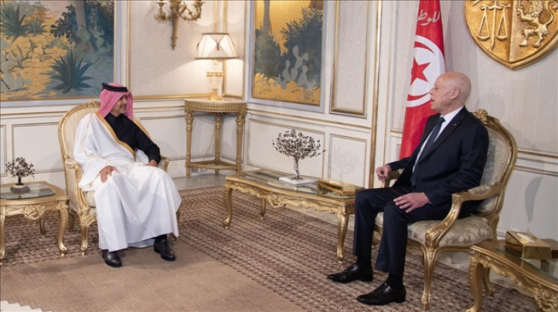 تونس.. قيس سعيد يستقبل رئيس وزراء قطر ويبحثان تعزيز العلاقات