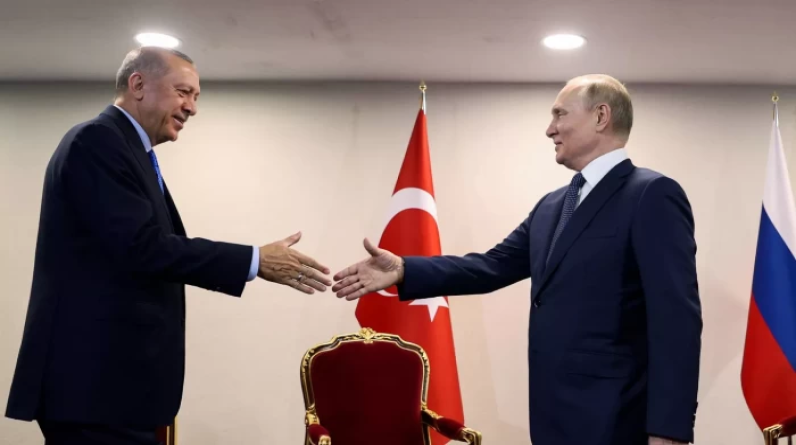 أردوغان يشكر بوتين لموافقته على تجديد اتفاق تصدير الحبوب