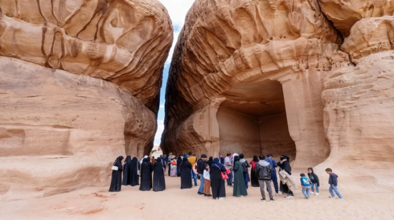 السعودية.. 71% ارتفاعا في إيرادات القطاع السياحي خلال 2021