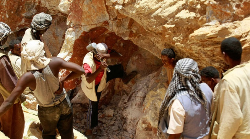 مصرع 8 عمال جراء التعرض لاختناق في منجم بشرق السودان