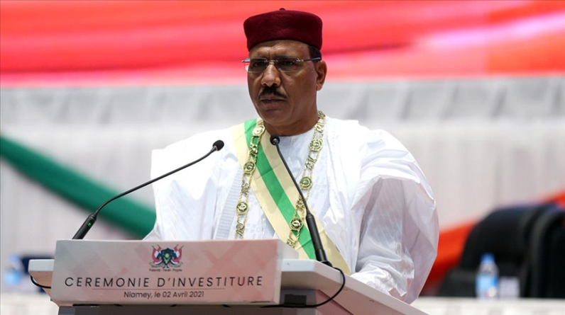 النيجر.. الحرس الرئاسي يحاصر الرئيس بمكتبه وأنباء عن تدخل الجيش
