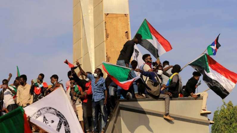 الحكومة السودانية تطرح مبادرة لإنهاء الأزمة السياسية