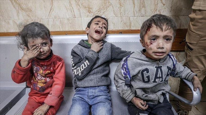 تسمم أطفال تناولوا أوراق الشجر من الجوع في غزة