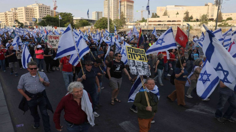 صحيفة عبرية:  إسرائيل فقدت مكانتها الديمقراطية لهذه الأسباب