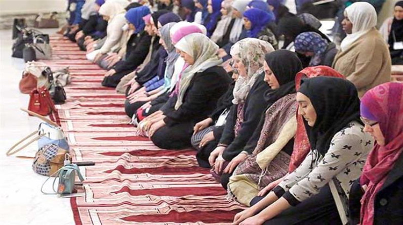 ما حكم صلاة التراويح للمرأة في المسجد؟