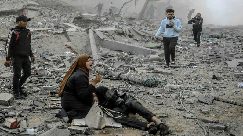 183 يوما من الإبادة: قصف مدفعي متواصل على خان يونس وغزة