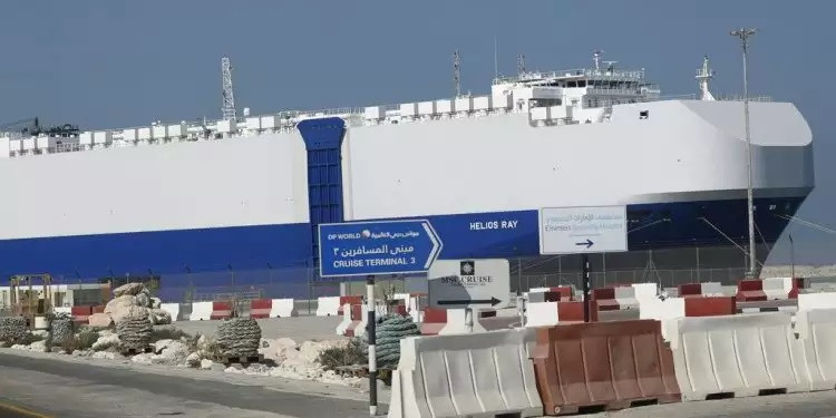 سفينة الشحن المملوكة لإسرائيل، هيليوس راي، رست في الميناء بعد وصولها إلى دبي، الأحد، 28 فبراير، 2021