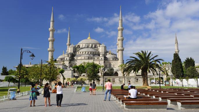 تركيا تتوقع جلب 24 مليار دولار من إيرادات السياحة في 2021