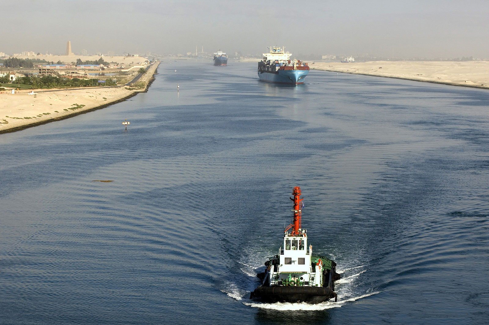 مصر: ربط البحرين الأحمر والمتوسط بشبكة موانئ وسكك حديد