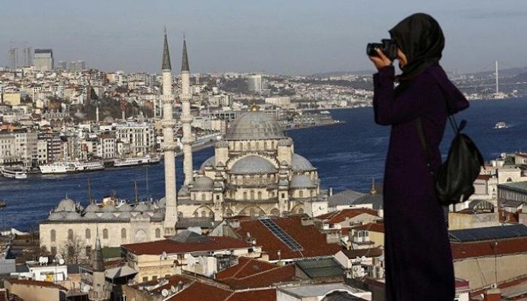 تركيا تأمل 34 مليار دولار إيرادات سياحية في 2022