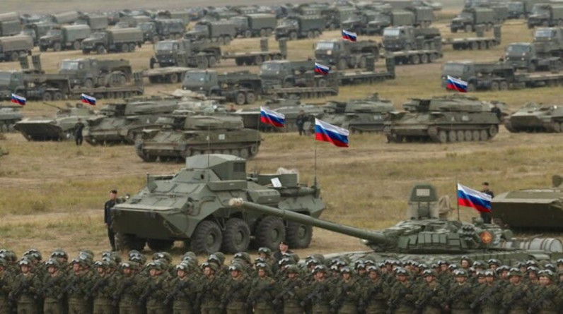 وزير الدفاع الروسي يبلغ بوتين بأنّ بعض المناورات العسكرية “تشارف على الانتهاء”