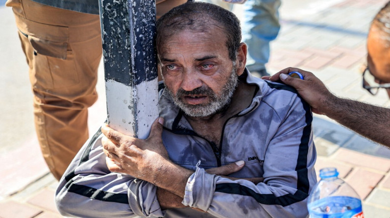 "عائدون من الموت".. عمال غزة المرحلين من إسرائيل يكشفون ممارسات تعذيبهم