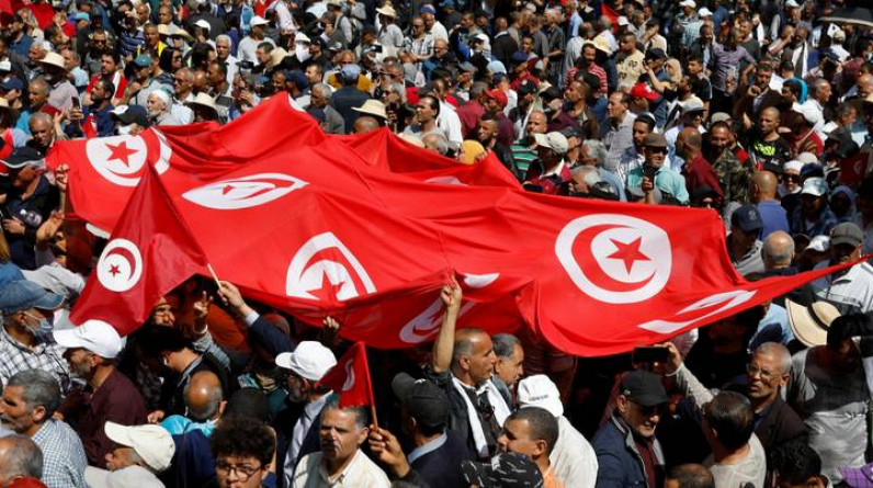 5 أحزاب تونسية تطلق حملة لإسقاط الاستفتاء على الدستور