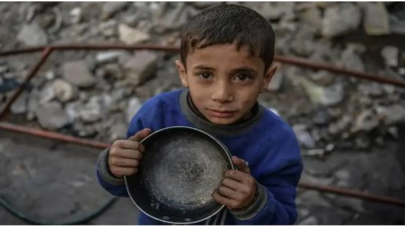 الأطفال يتضورون جوعاً حتى الموت في غزة