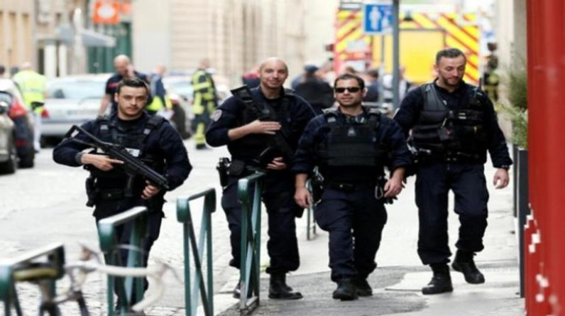 "الطرود المفخخة" تصل فرنسا.. تحذير شديد من السلطات