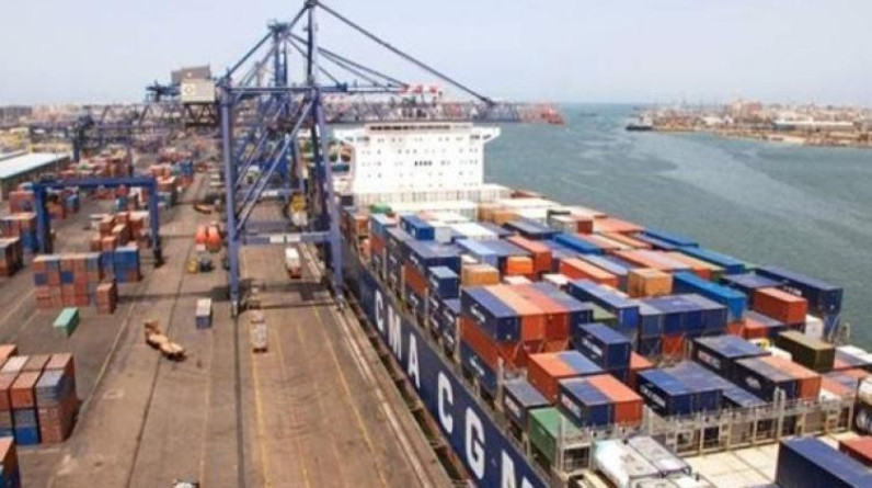 شركات عالمية تعلن منع عبور جميع السفن التجارية من البحر الأحمر