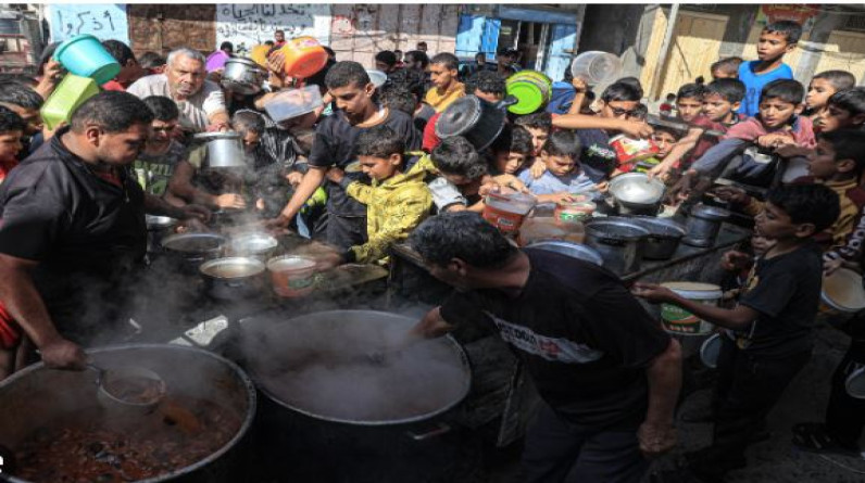 أهالي غزة يستقبلون رمضان بدون طعام أو شراب