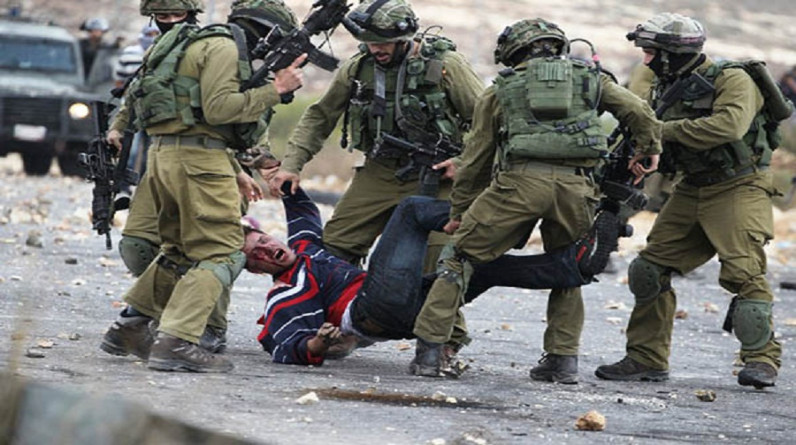 الاحتلال يداهم منطقة “قلقيلية” بالضفة الغربية ويعتقل 32 فلسطينيا