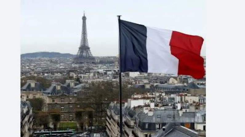 صحيفة فرنسية تتوقع انقلابا سياسيًا بعد صعود اليمين