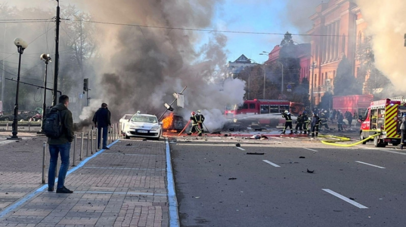 الرئاسة الأوكرانية: قصف على "مدن عديدة".. قتلى وجرحى بانفجارات جديدة في كييف