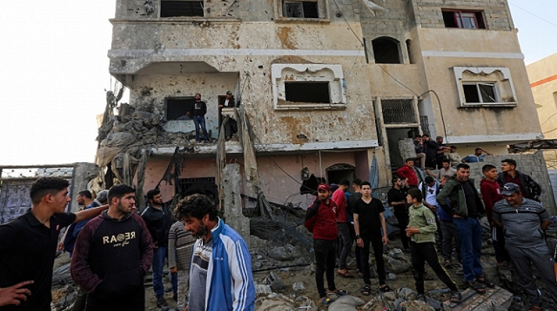 الاحتلال يواصل عدوانه على قطاع غزة المحاصر لليوم الخامس