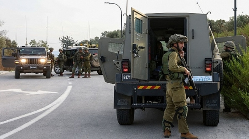 الجيش الإسرائيلي يعلن قصف مواقع بلبنان ردا على إطلاق قذائف