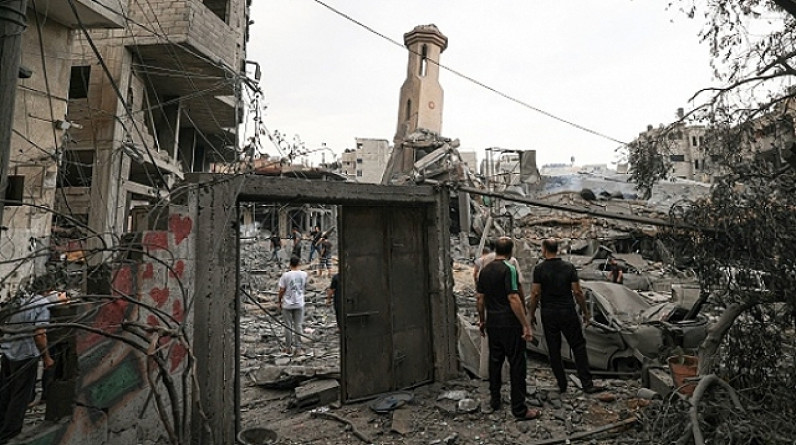 "طوفان الأقصى": تواصل الاشتباكات بـ "غلاف غزة" وغارات مكثفة على غزة