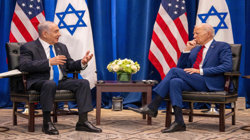 وسائل إعلام إسرائيلية: نتنياهو و بايدن تحدثان هاتفيا خلال دقائق لبحث الرد على الهجوم الإيراني