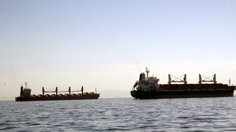 أمبري للأمن البحري: ناقلة بضائع أمريكية غيرت مسارها قرب ساحل عدن